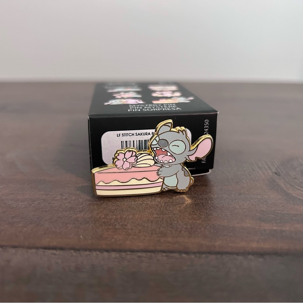 Loungefly Disney Lilo & Stitch Cake Floral Pin